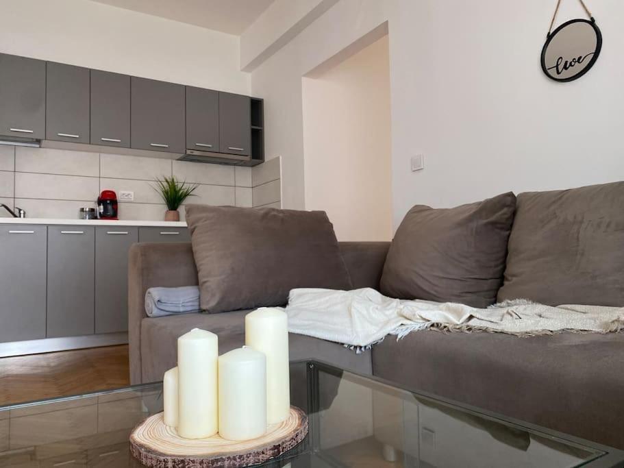 2 Bedroom Apartment With Terrace In City Center Bucarest Exterior foto