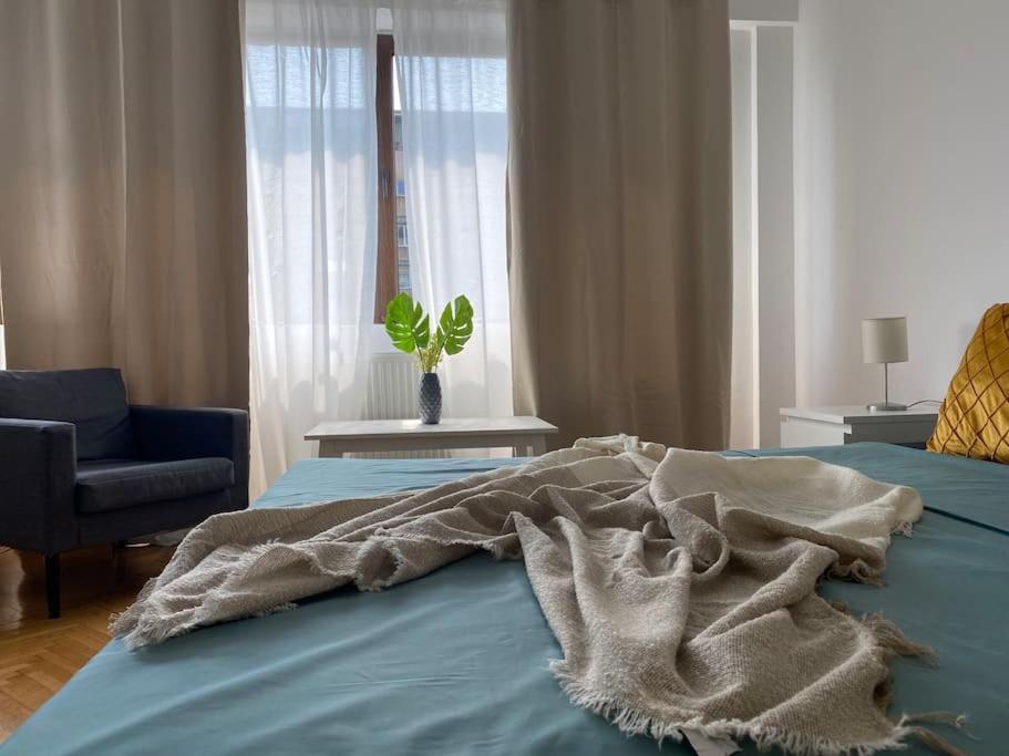 2 Bedroom Apartment With Terrace In City Center Bucarest Exterior foto