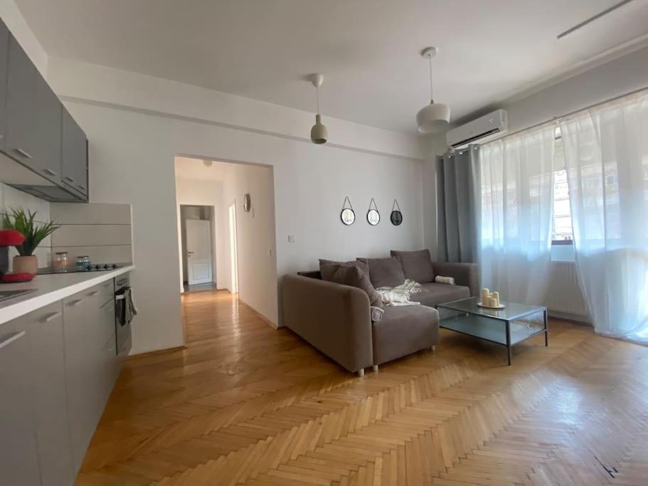 2 Bedroom Apartment With Terrace In City Center Bucarest Exterior foto