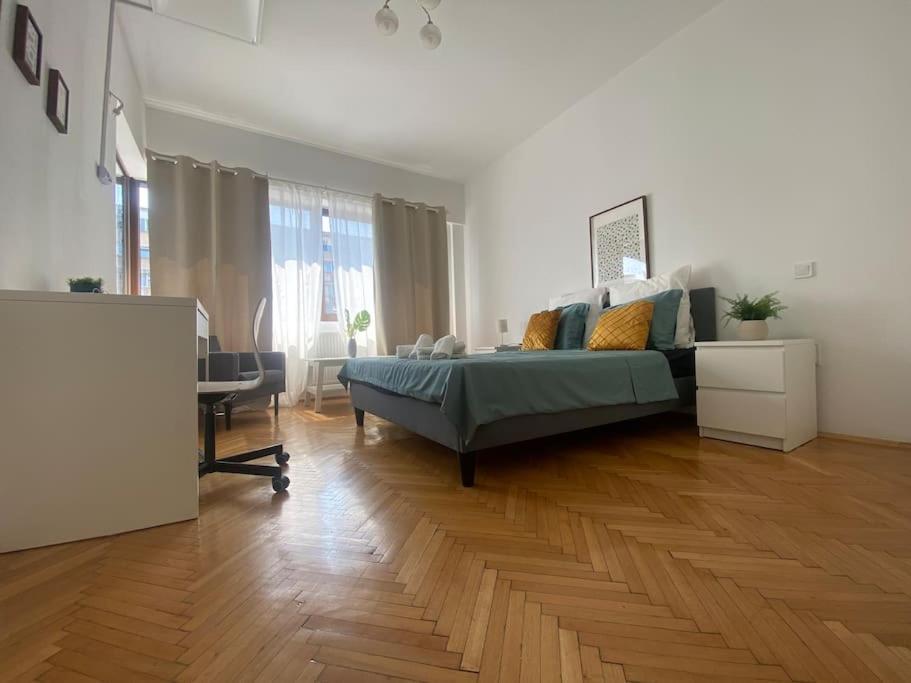 2 Bedroom Apartment With Terrace In City Center Bucarest Exterior foto